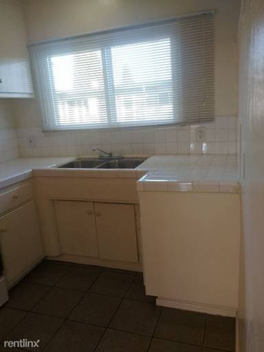 Main picture of 10130 S Inglewood Ave