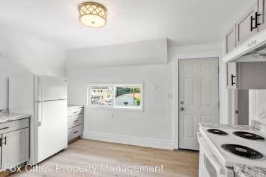 Main picture of 1010 N Division St