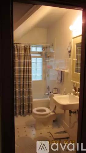 Main picture of 2118 E Leroy Ave
