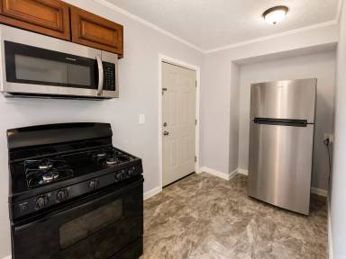Main picture of 224 E Oak St