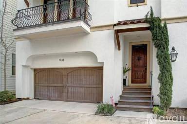 Main picture of 1131 W 15th 1/2 St