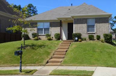 Main picture of 1253 Travers Cv