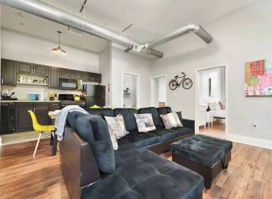 Main picture of 2118 E Carson St
