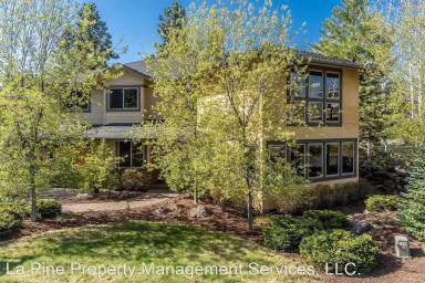 Main picture of 19061 Mt Hood Pl