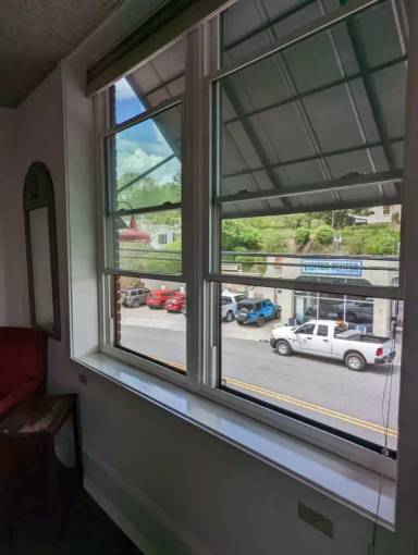 Main picture of 105 W Main St