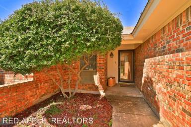 Main picture of 5202 Pebblebrook Ct