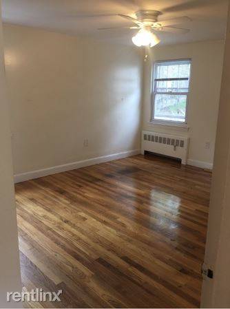 Main picture of 557 Main St