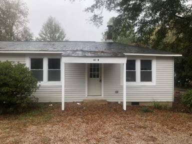 Main picture of 307B Hall St