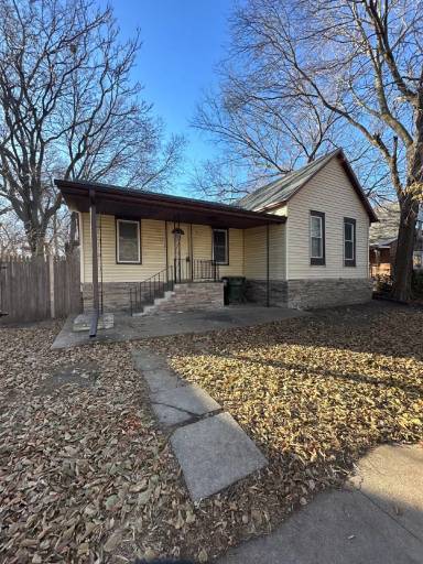 Main picture of 213 E St