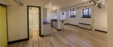 Main picture of 210 East St