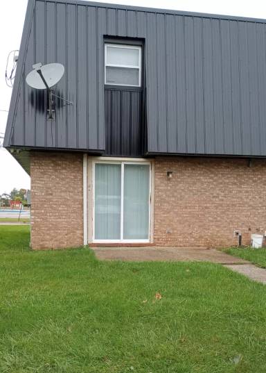 Main picture of 1822 E 42nd St