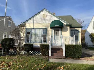 Main picture of 8530 Saratoga St