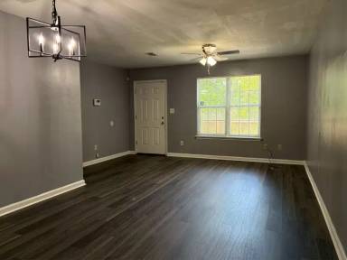 Main picture of 901 Tomahawk Ct
