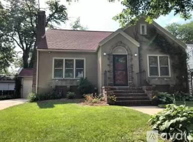 Main picture of 125 13th Ave NW