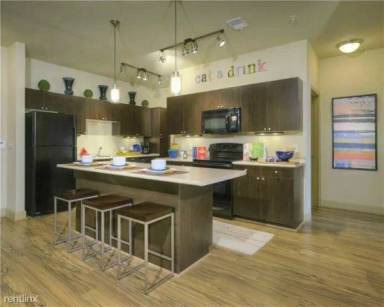 Main picture of 230 W 2nd St