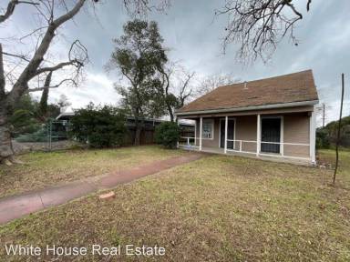 Main picture of 2877 1/2 Marysville Blvd