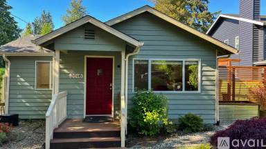 Main picture of 3040 NE 91st St