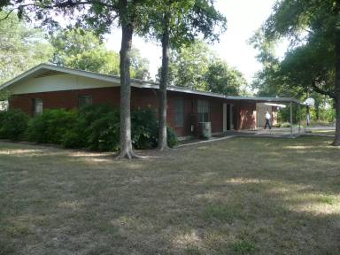 Main picture of 2112 N Interstate 35