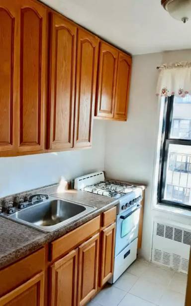 Main picture of 180 Beach 117th St