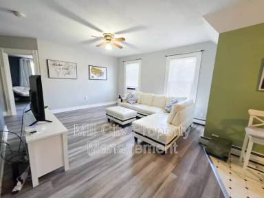 Main picture of 463 Lake Ave