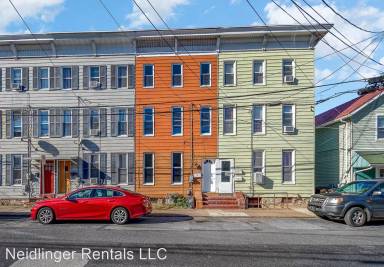 Main picture of 212 W Allen St