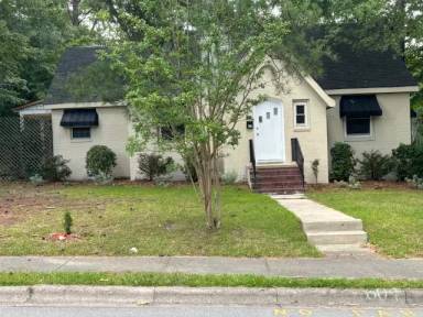 Main picture of 604 N Ennis St