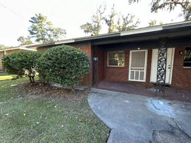 Main picture of 17 Hampstead Ave