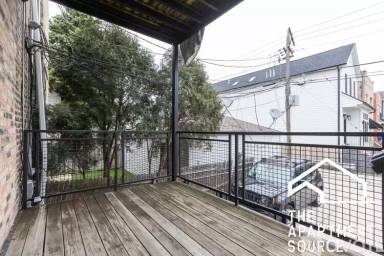 Main picture of 2835 N Damen Ave