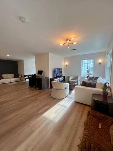 Main picture of 35 Chestnut Rd