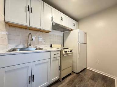 Main picture of 130 English Village Rd