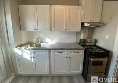 Main picture of 144 W Henry St