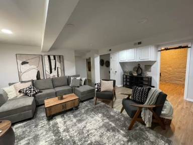 Main picture of 4934 S Michigan Ave