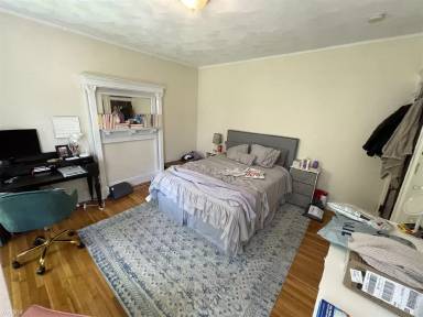 Main picture of 84 University Rd