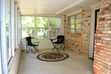 Main picture of 11 Rock Hollow Rd