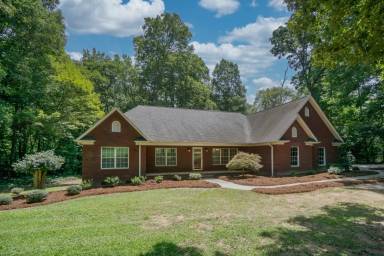 Main picture of 809 S Love Chapel Rd