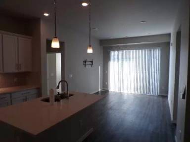 Main picture of 400 E Fremont Pl