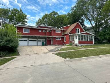 Main picture of 3012 Woodland St