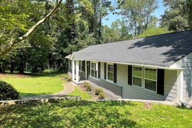 Main picture of 1345 Twin Oaks Cir SE