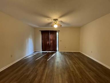 Main picture of 127 Candlebrook Dr