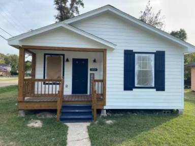 Main picture of 1884 75th Ave
