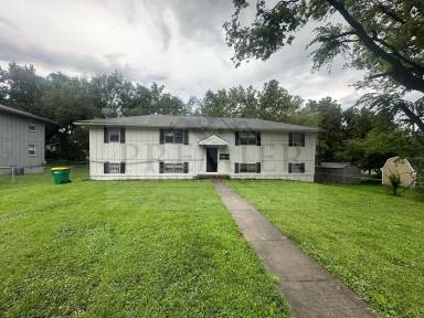 Main picture of 240 W Kump St