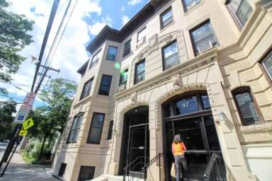 Main picture of 99 Marion St