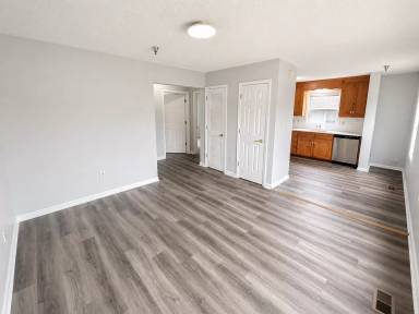 Main picture of 1324 N Main St