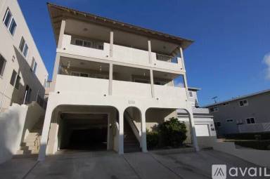 Main picture of 305 Acebo Ln