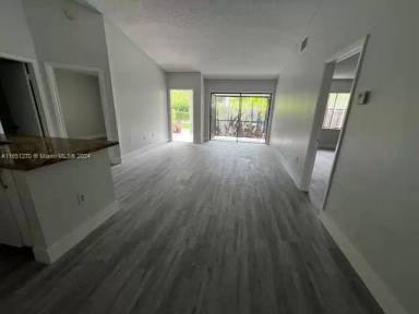 Main picture of 2622 N Nob Hill Rd