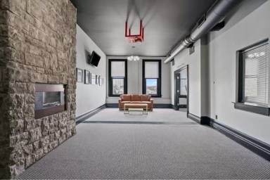 Main picture of 310 E Main Ave