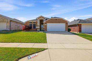 Main picture of 920 Reveille Rd