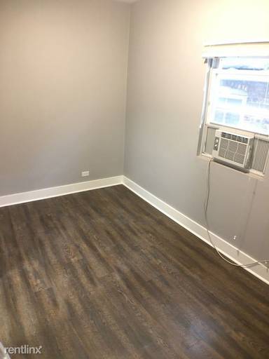Main picture of 918 W 32nd Pl