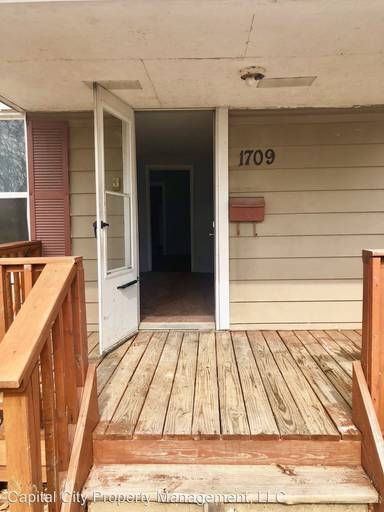 Main picture of 1707 E Moffat Ave