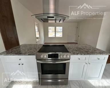 Main picture of 605 Lincoln Dr